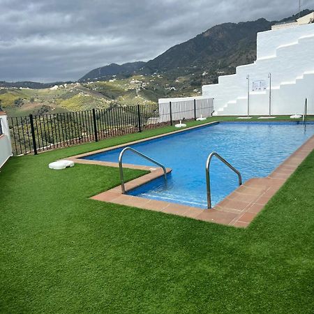 Atico Con Increibles Vistas A Las Montanas Y Mar Frigiliana Exterior foto
