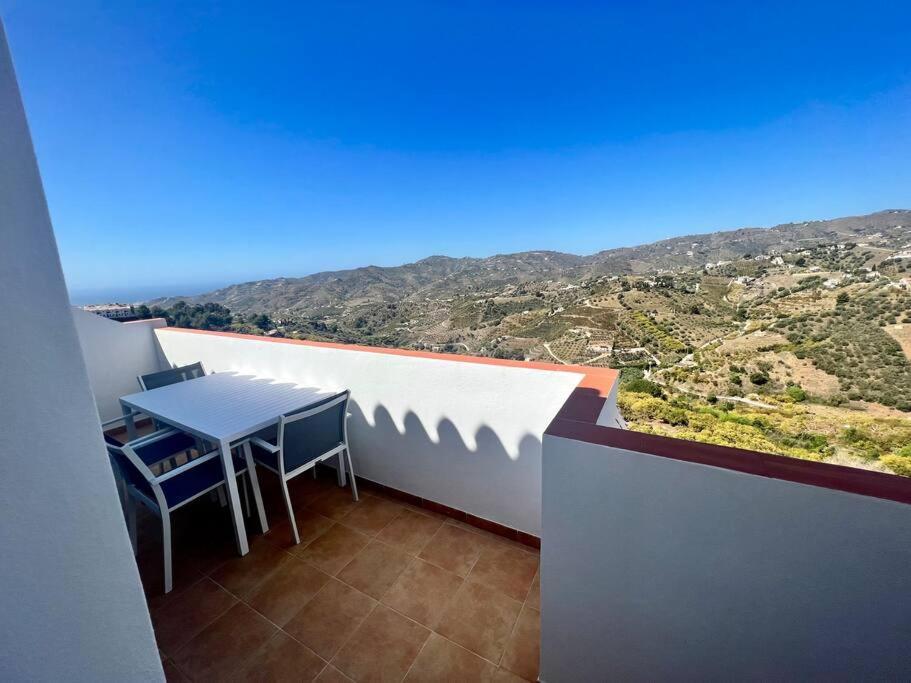 Atico Con Increibles Vistas A Las Montanas Y Mar Frigiliana Exterior foto