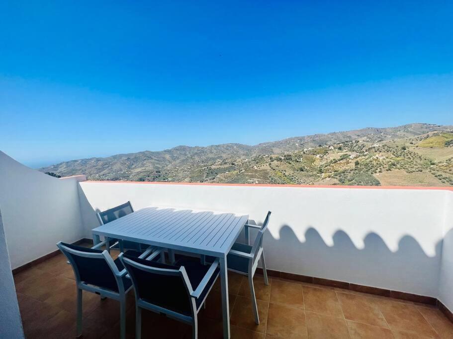 Atico Con Increibles Vistas A Las Montanas Y Mar Frigiliana Exterior foto