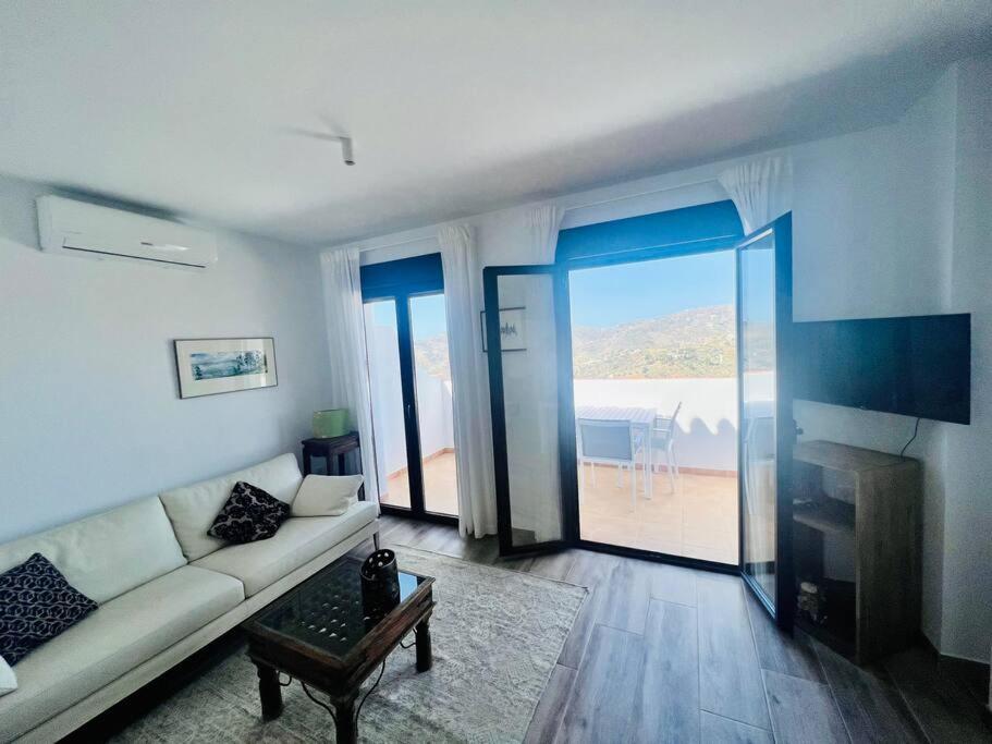 Atico Con Increibles Vistas A Las Montanas Y Mar Frigiliana Exterior foto